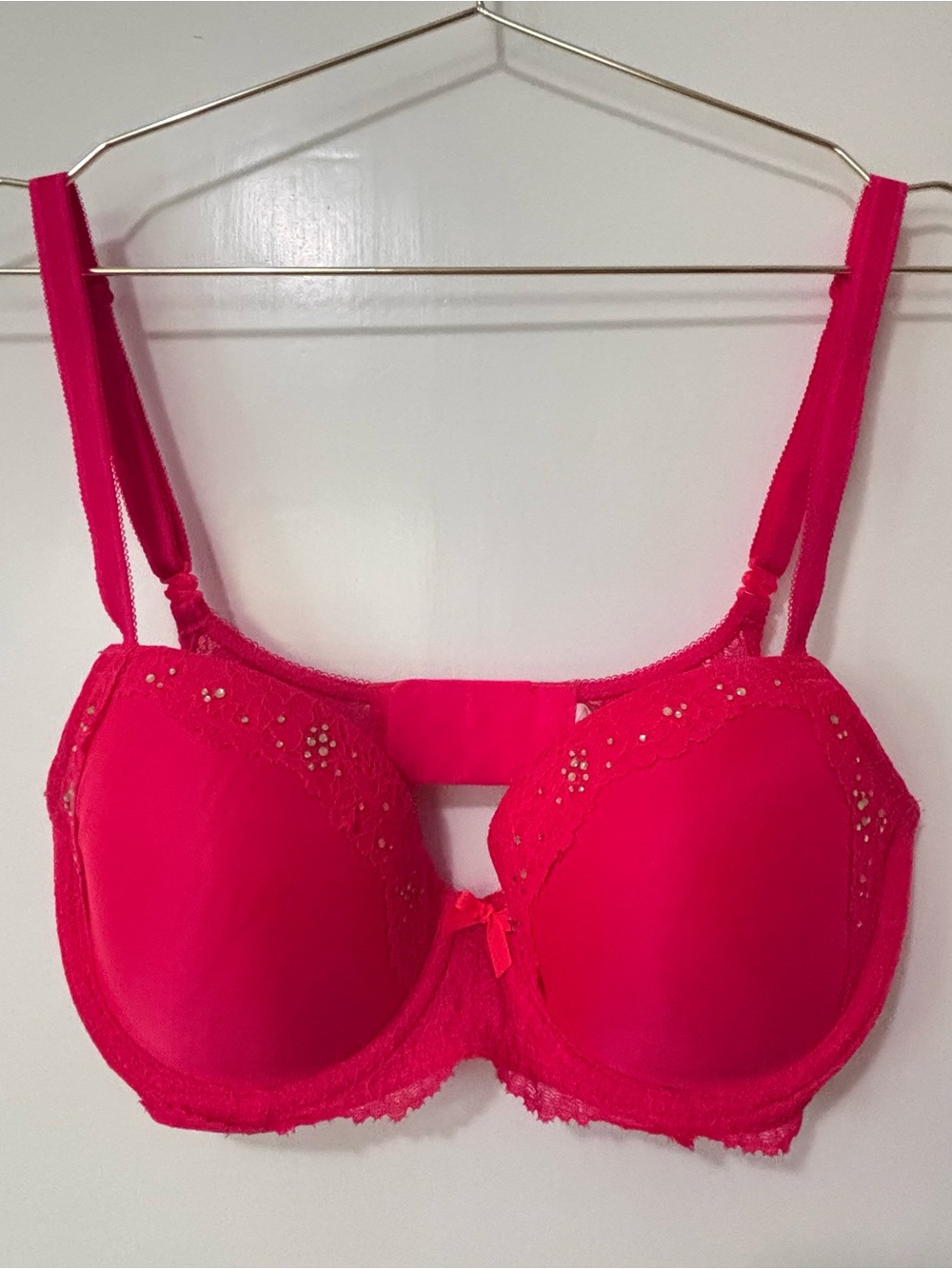 Victoria's Secret| Dream Angel Fuchsia Lace & Rhinestone Underwire Bra 32DD